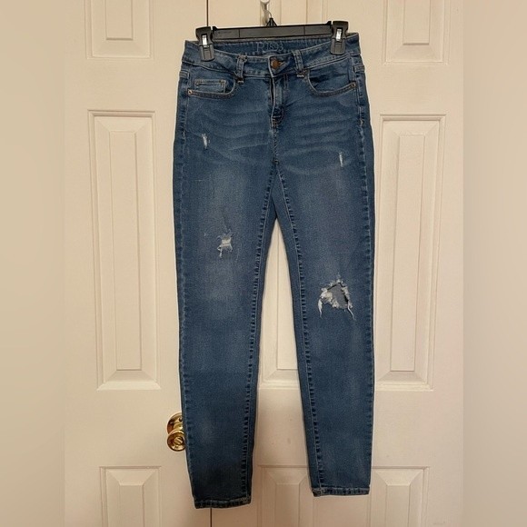 Denim - R1893 Distressed and ripped Jeans